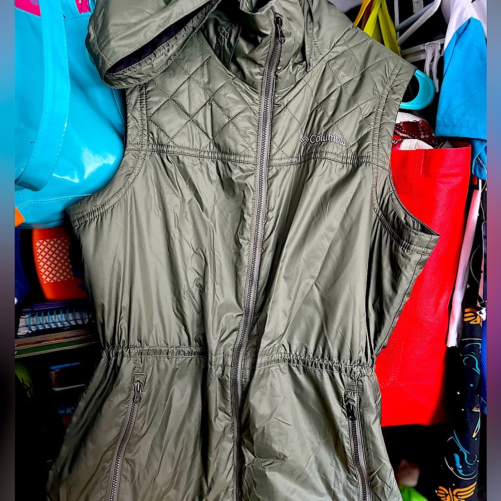 Columbia green vest woman size Medium